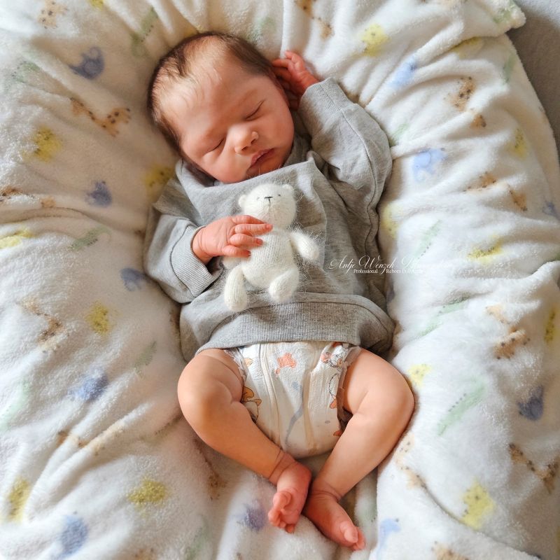 Reborn Baby Allessandro – Detailaufnahme Füße und Beine, Cassie LoveBrace
